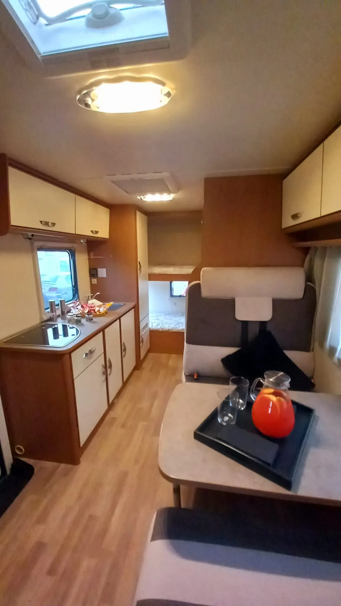 Rimor Kayak 7 salón y cocina